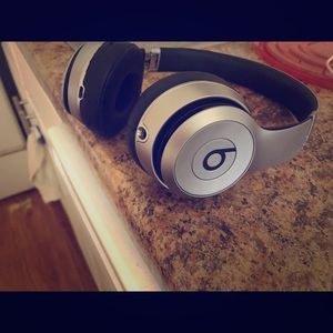 Beats wireless plus charger